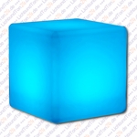 LED Sitzwürfel mit Akku. Auf Wunsch kann er LED Leuchtcube auch per App oder per DMX gesteuert werden